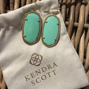 Kendra Scott Danielle Earrings 💕